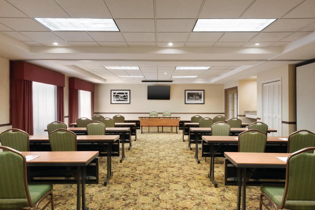 Country Inn & Suites By Radisson, Des Moines West, Ia Clive Εξωτερικό φωτογραφία